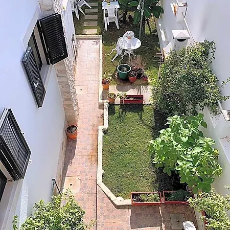 Bed & Breakfast Manelisa 2*